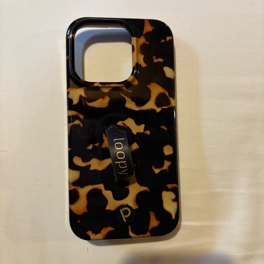 iPhone 15 pro loopy tortoise case